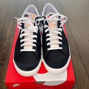 Nike Men's Black and White Sneakers 100% Authentic worn once